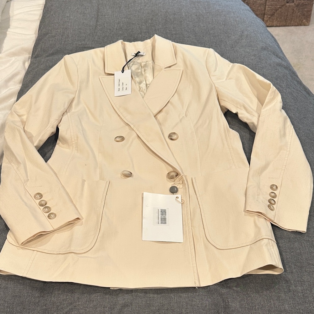 Elegant Cream Women's Blazer